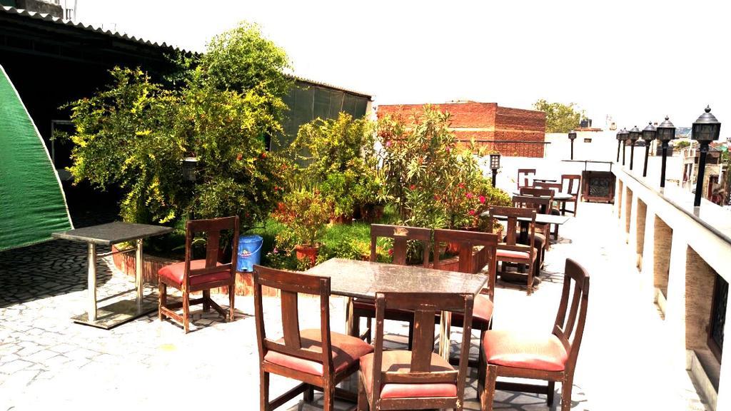 Vivek Hotel Yeni Delhi Dış mekan fotoğraf