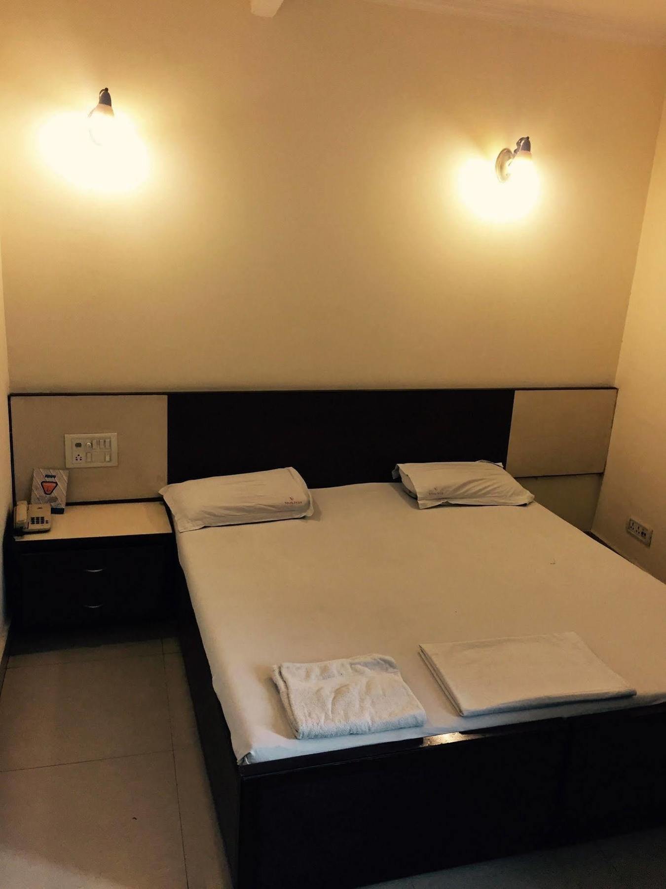 Vivek Hotel Yeni Delhi Dış mekan fotoğraf