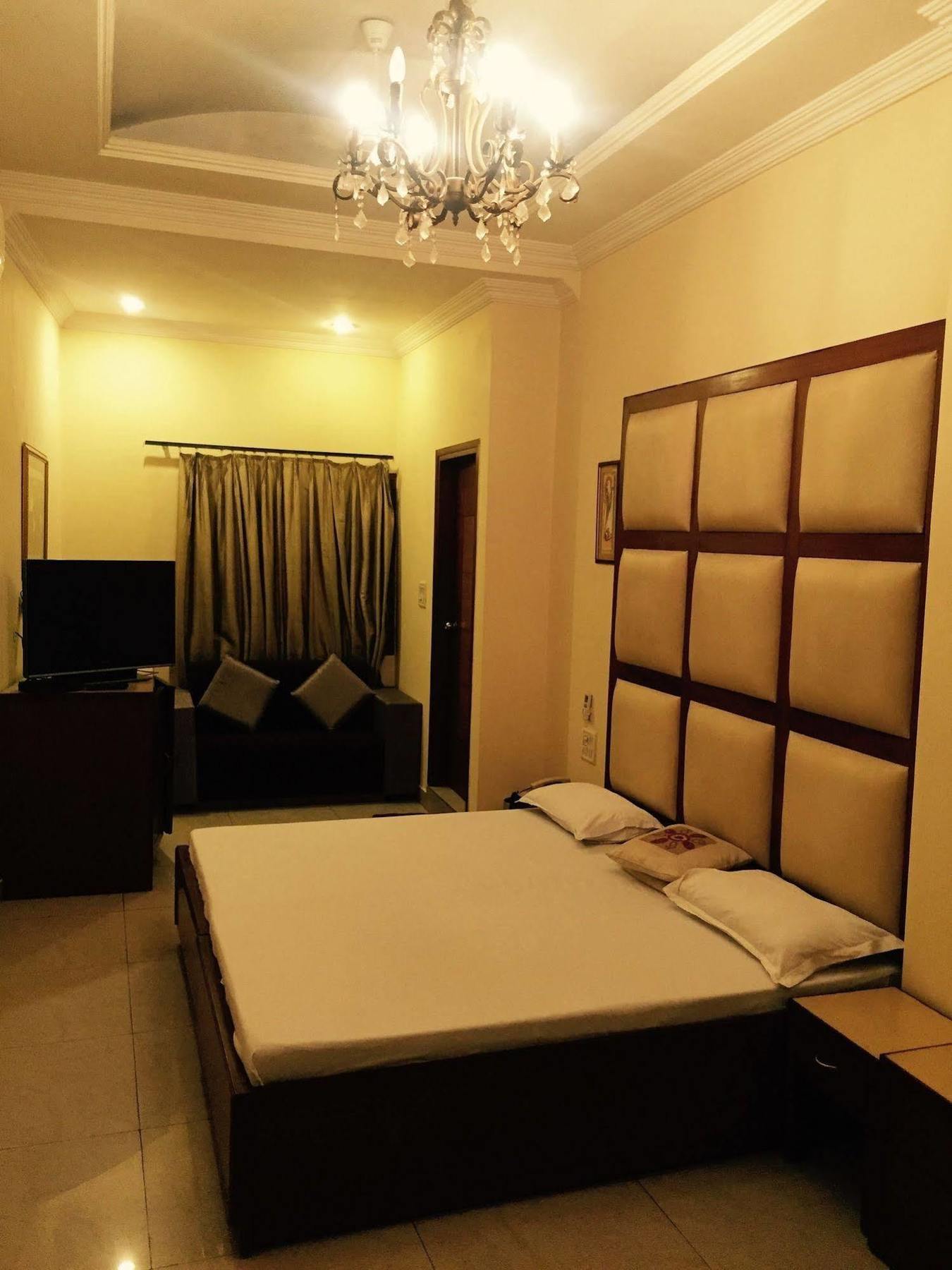 Vivek Hotel Yeni Delhi Dış mekan fotoğraf