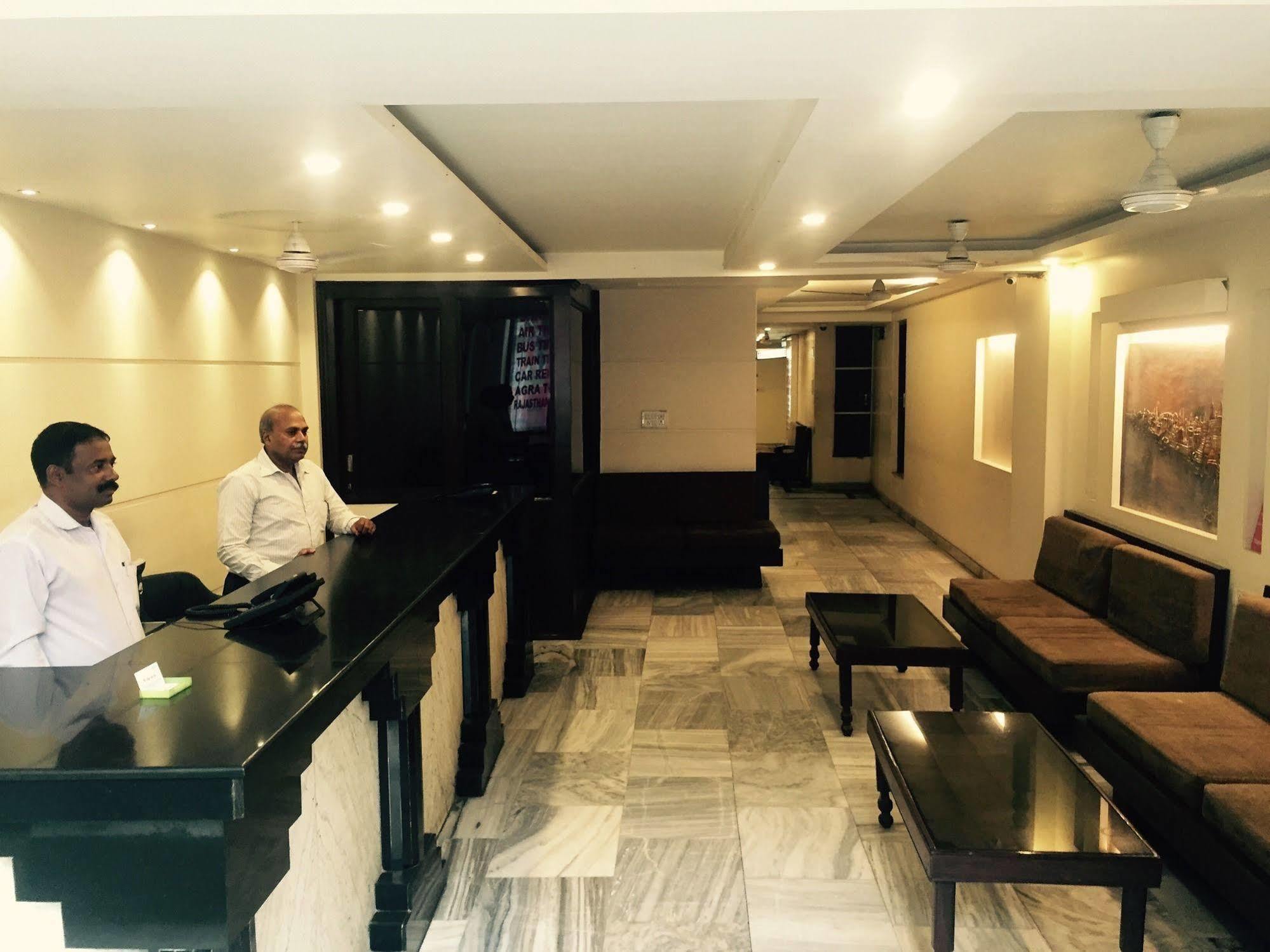Vivek Hotel Yeni Delhi Dış mekan fotoğraf