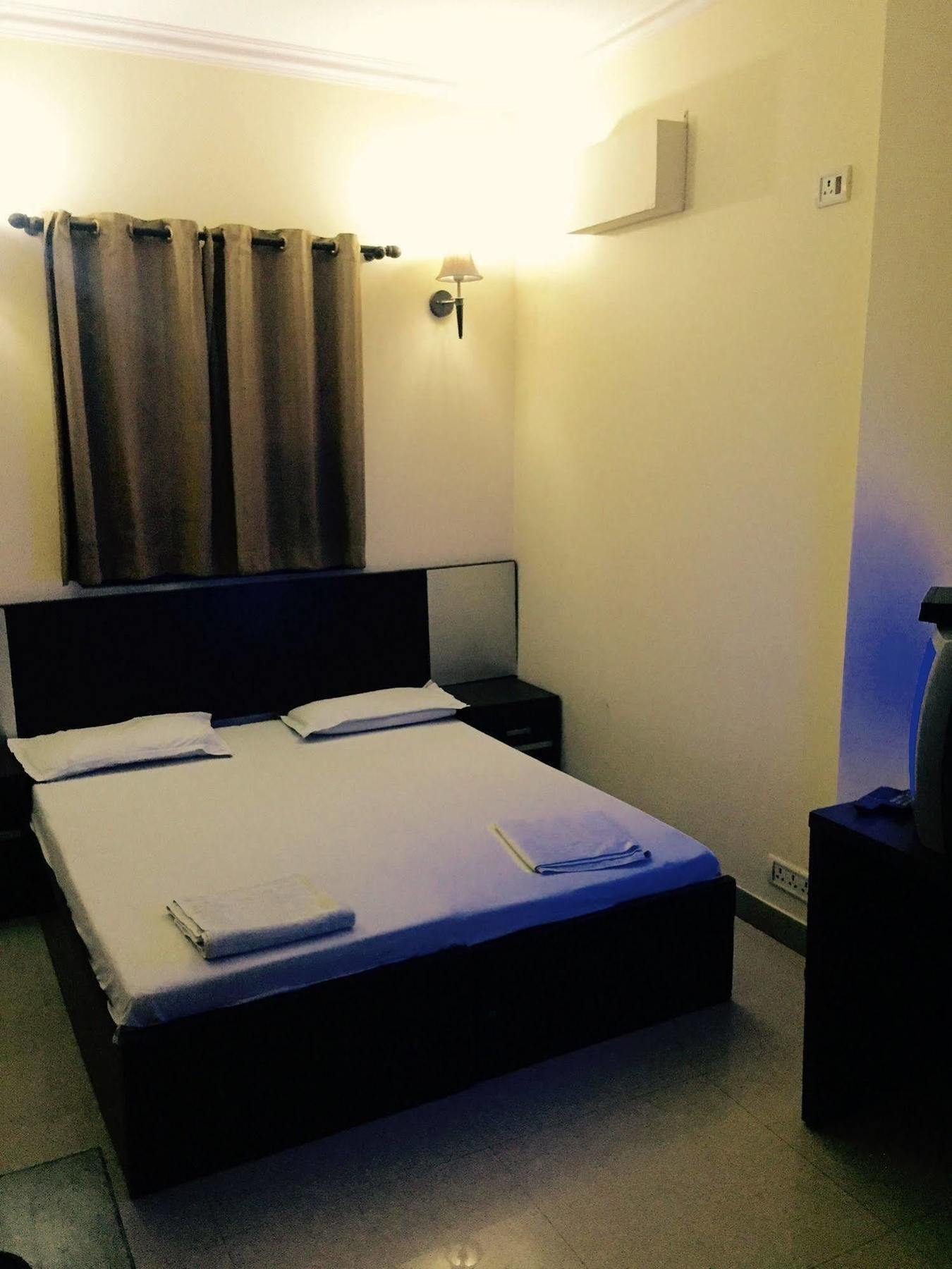 Vivek Hotel Yeni Delhi Dış mekan fotoğraf