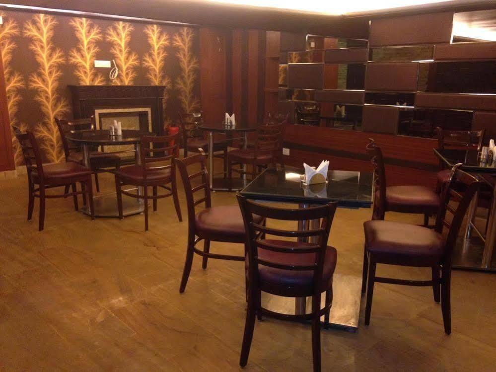 Vivek Hotel Yeni Delhi Dış mekan fotoğraf